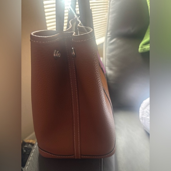 Cherish Kiss Handbag - Picture 5 of 7